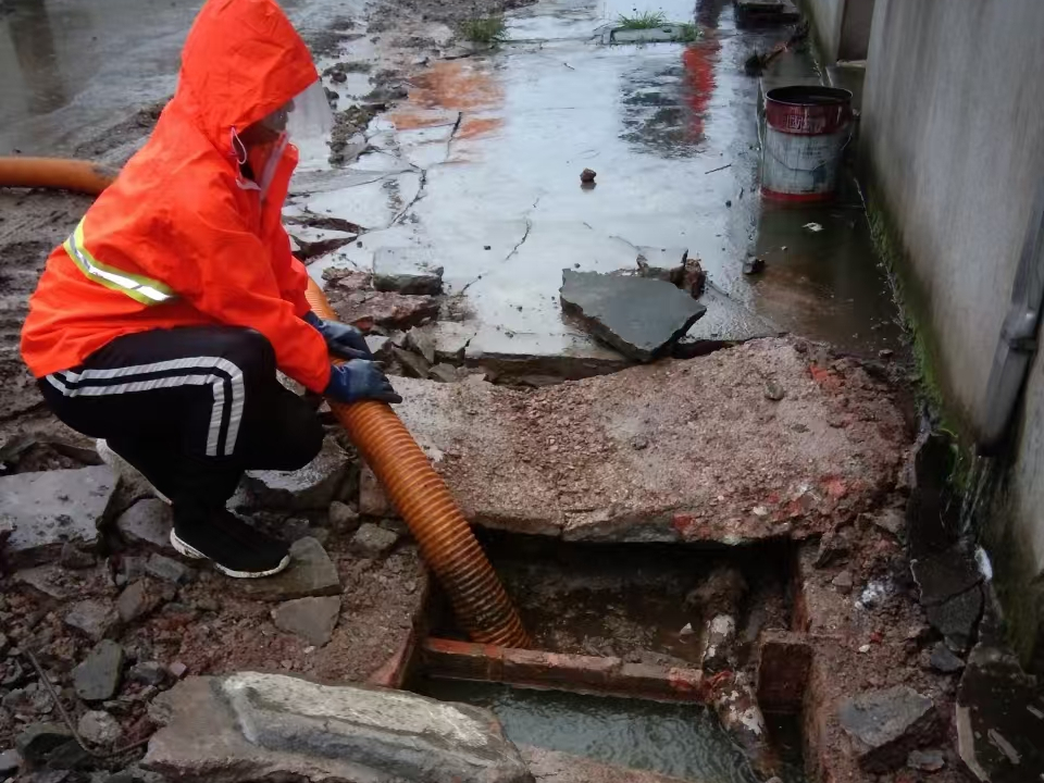 保定专业清理污水池 炜誉市政以规范流程守护城市 “肠道”